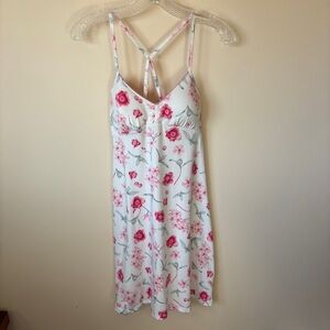 La Vie En Rose Pink & White Chemise with RacerbackFloral Pattern Sleepwear